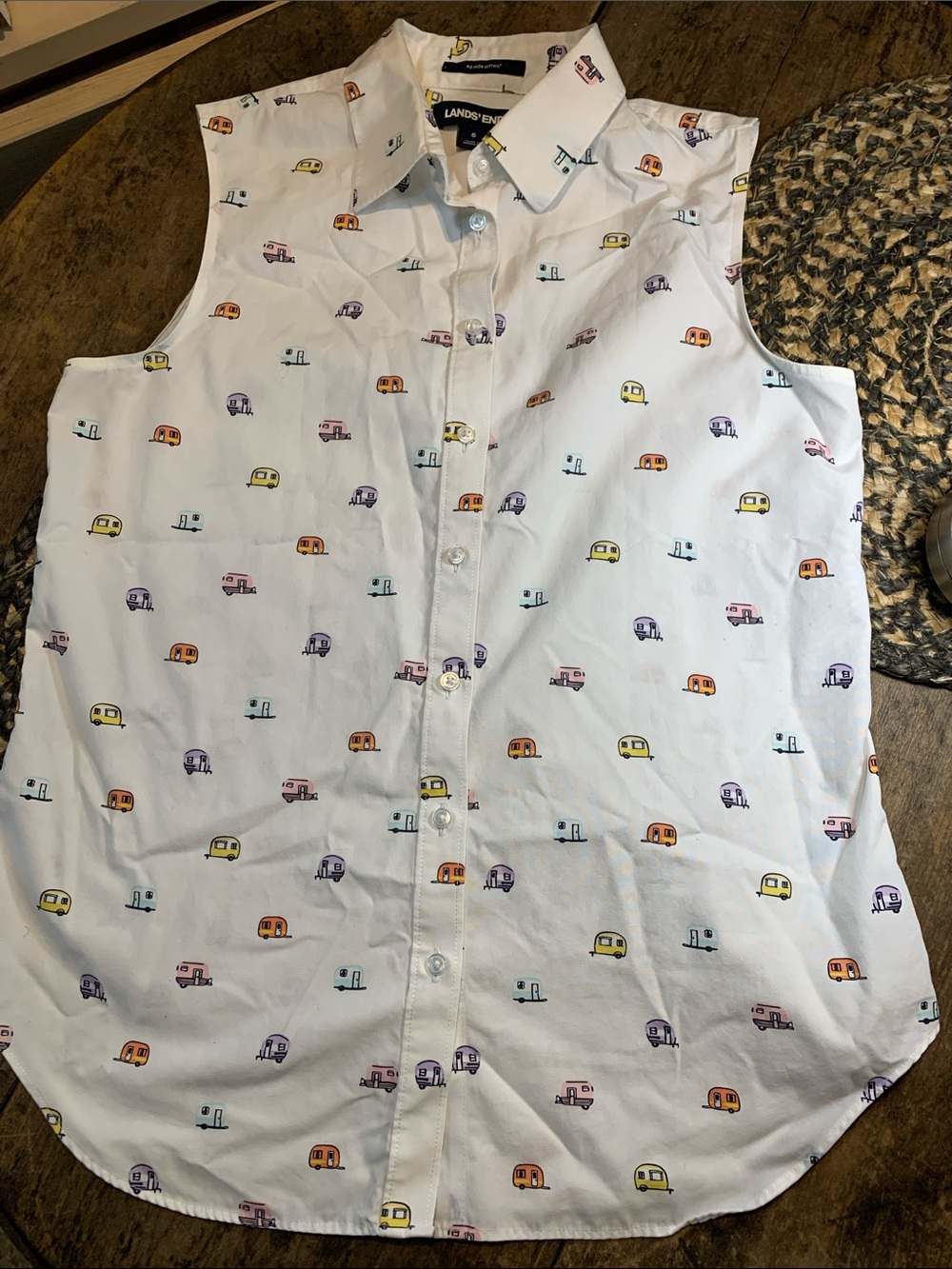 100% cotton Land's End White Sleeveless Button-Up Top wMulti-Color Camper Print